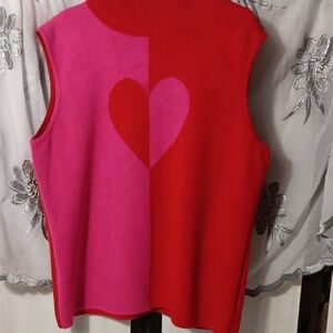 Colorblock Heart Sleeveless Top